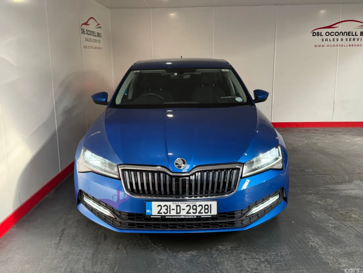 Skoda Superb Hatchback, Diesel, 2023, Blue