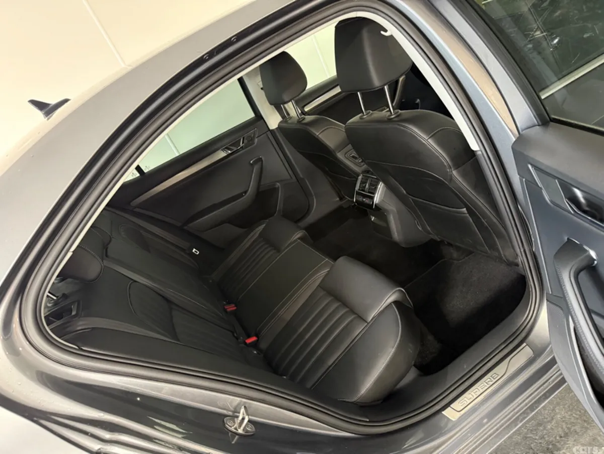 Skoda Superb Hatchback, Diesel, 2023, Grey