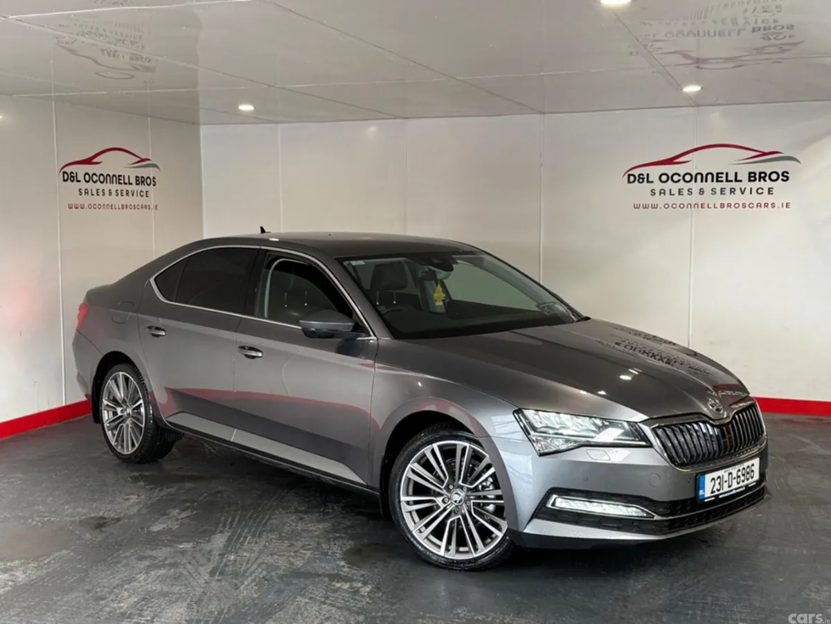 Skoda Superb Hatchback, Diesel, 2023, Grey
