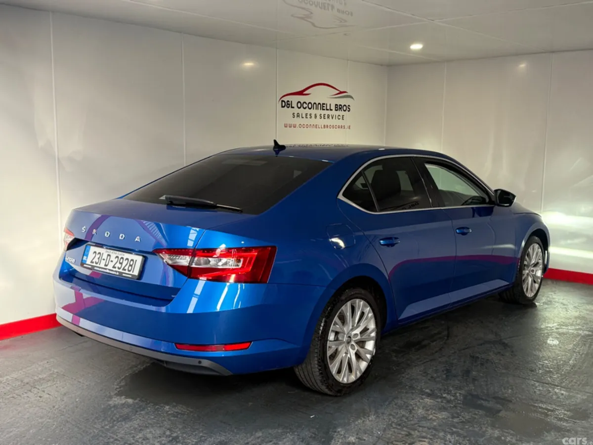 Skoda Superb Hatchback, Diesel, 2023, Blue