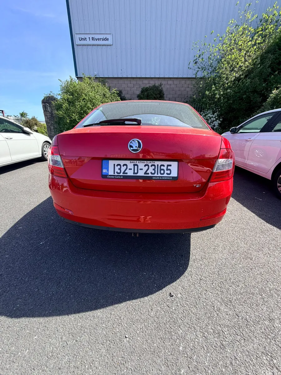 Skoda Octavia Hatchback, Petrol, 2013, Red
