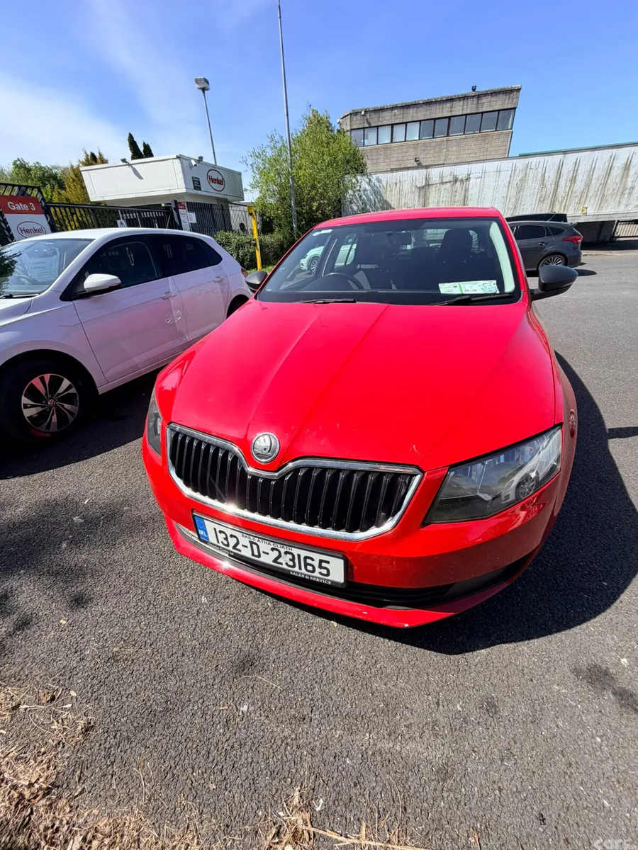Skoda Octavia Hatchback, Petrol, 2013, Red