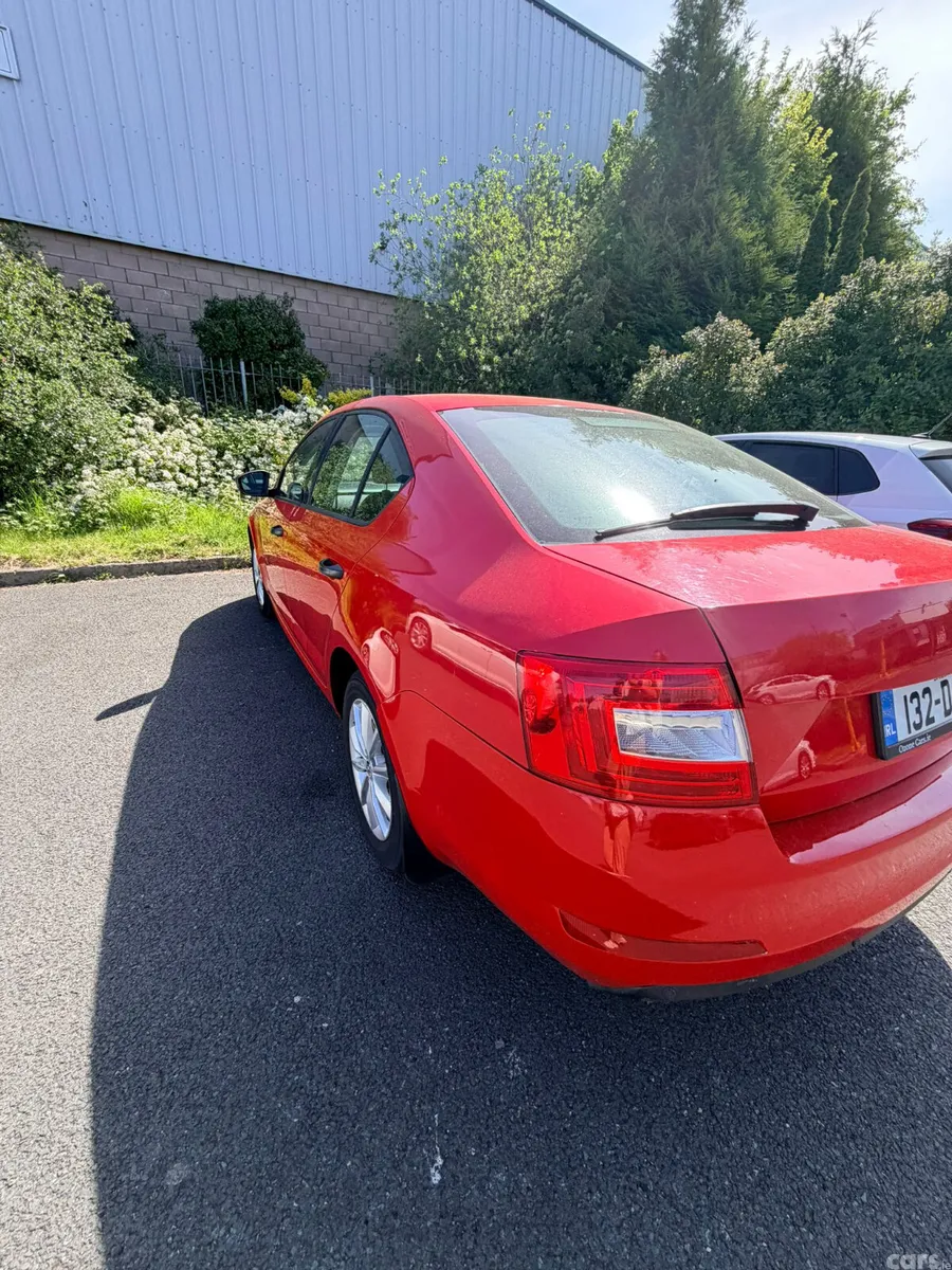 Skoda Octavia Hatchback, Petrol, 2013, Red