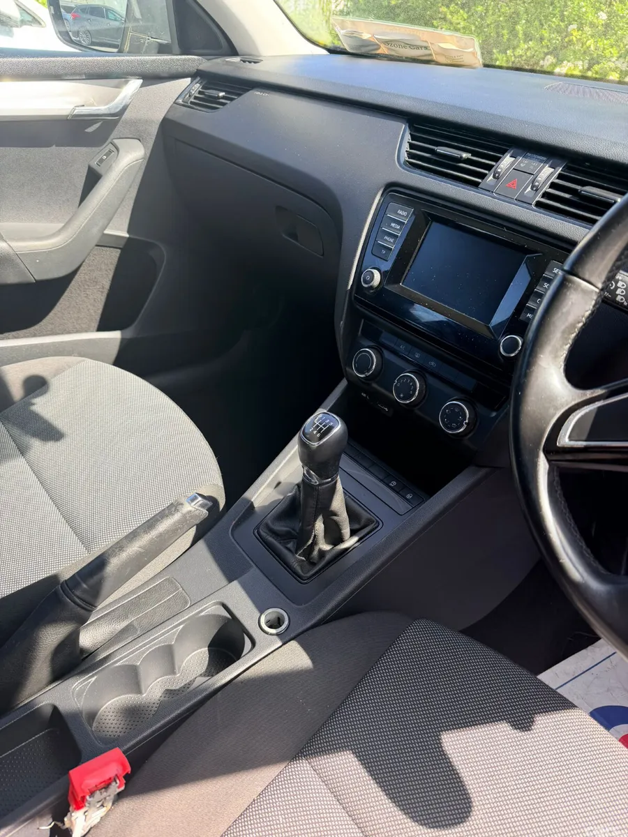 Skoda Octavia Hatchback, Petrol, 2013, Red