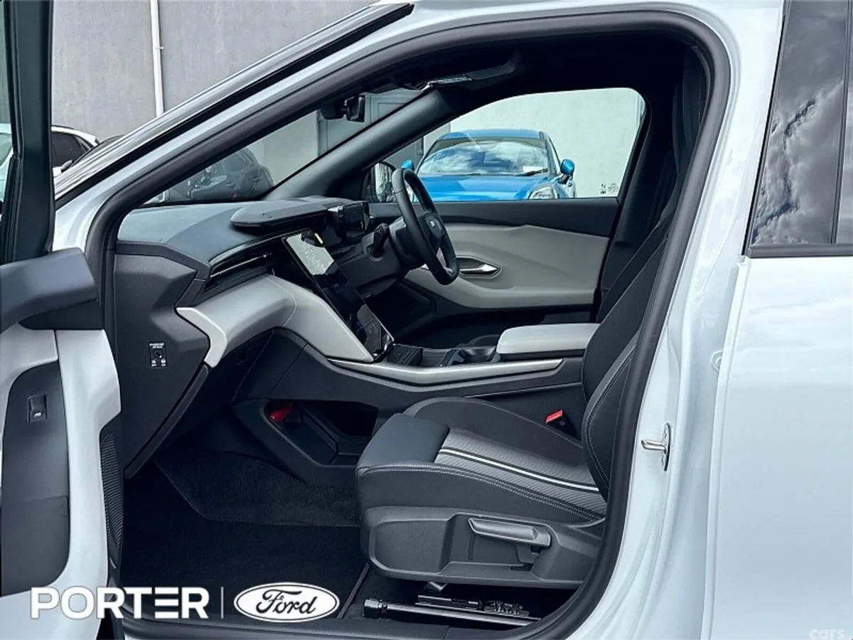 Ford Capri MPV, Electric, 2026, White