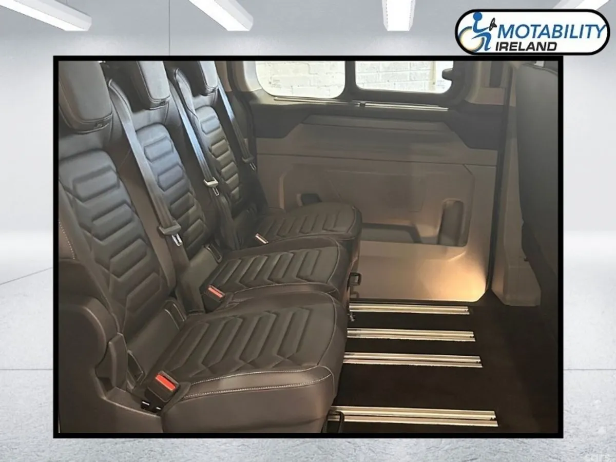Ford Tourneo Custom MPV, Petrol Plug-in Hybrid, 2026, Black