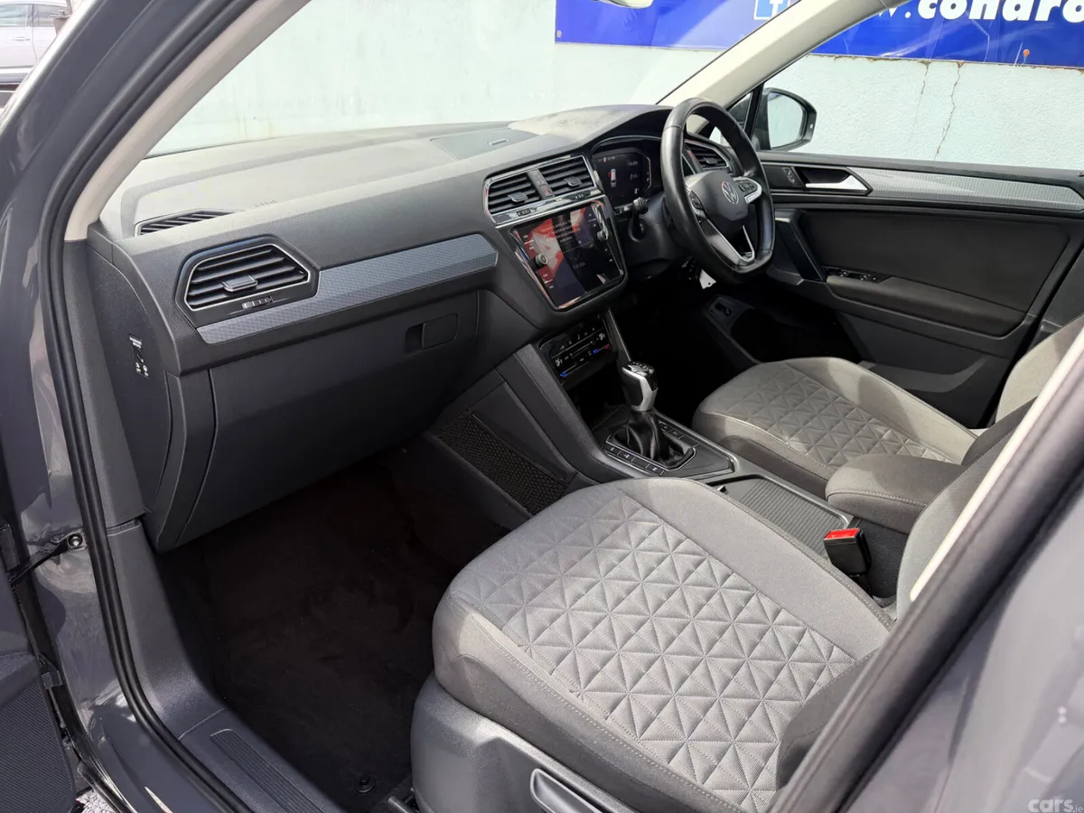 Volkswagen Tiguan SUV, Petrol Plug-in Hybrid, 2024, Grey