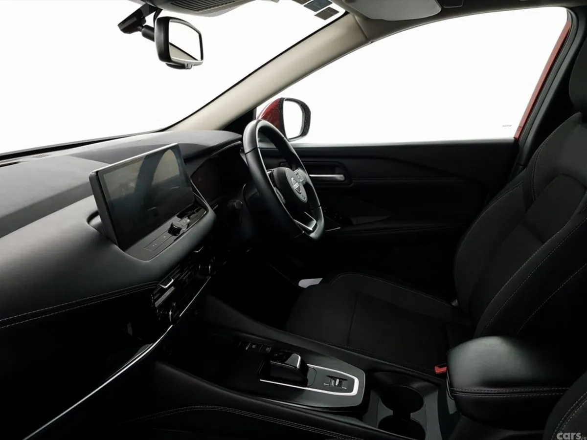 Nissan Qashqai MPV, Petrol Hybrid, 2023, Red