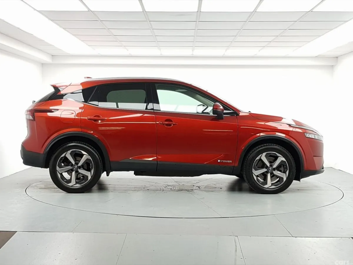 Nissan Qashqai MPV, Petrol Hybrid, 2023, Red