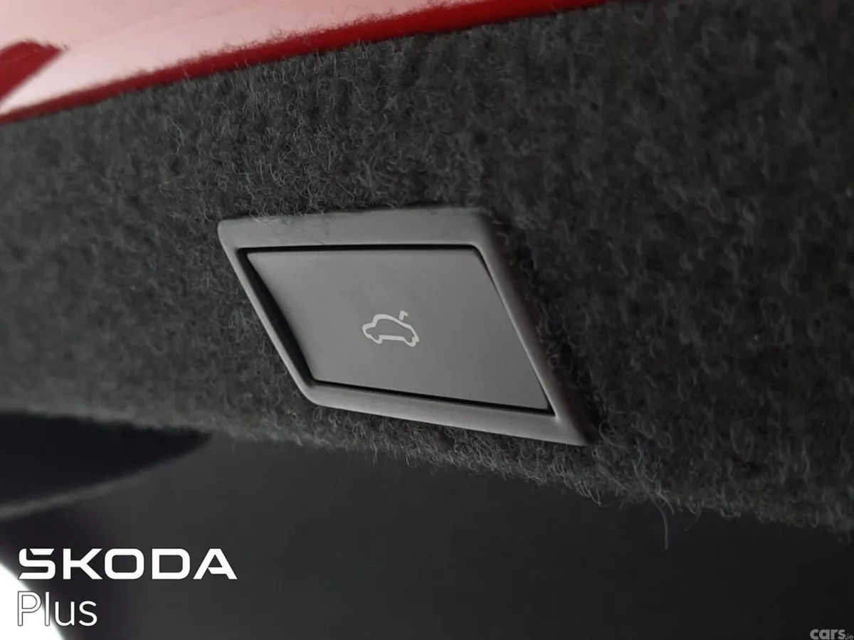 Skoda Octavia Saloon, Diesel, 2026, Red