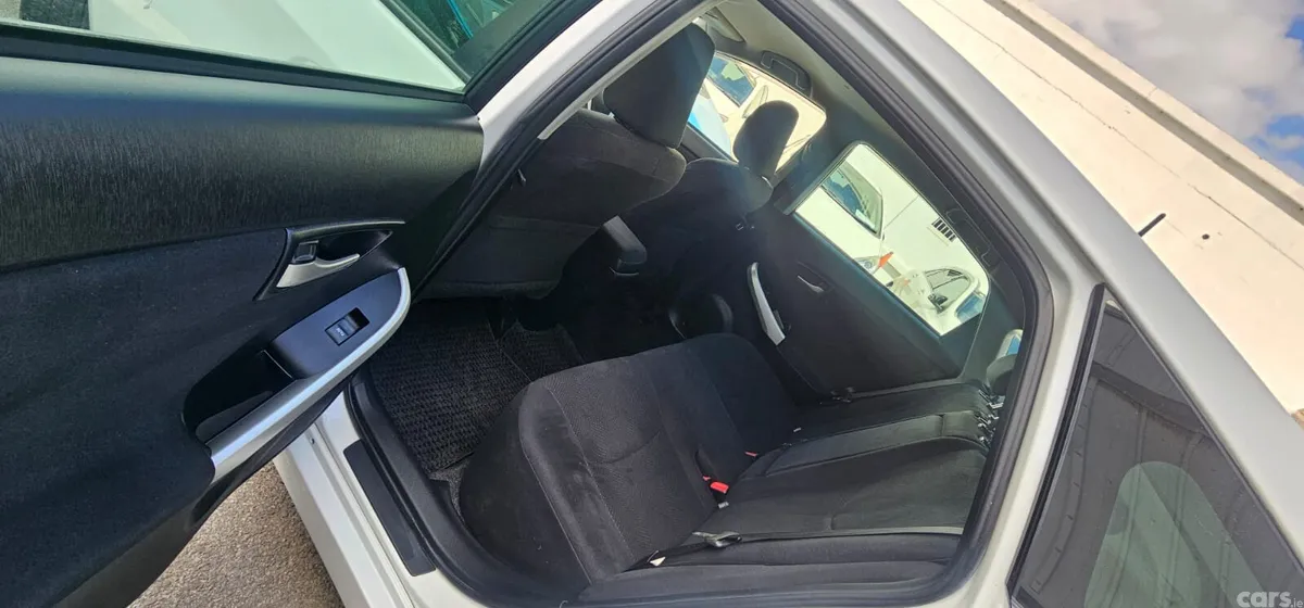 Toyota Prius Hatchback, Petrol Hybrid, 2014, White