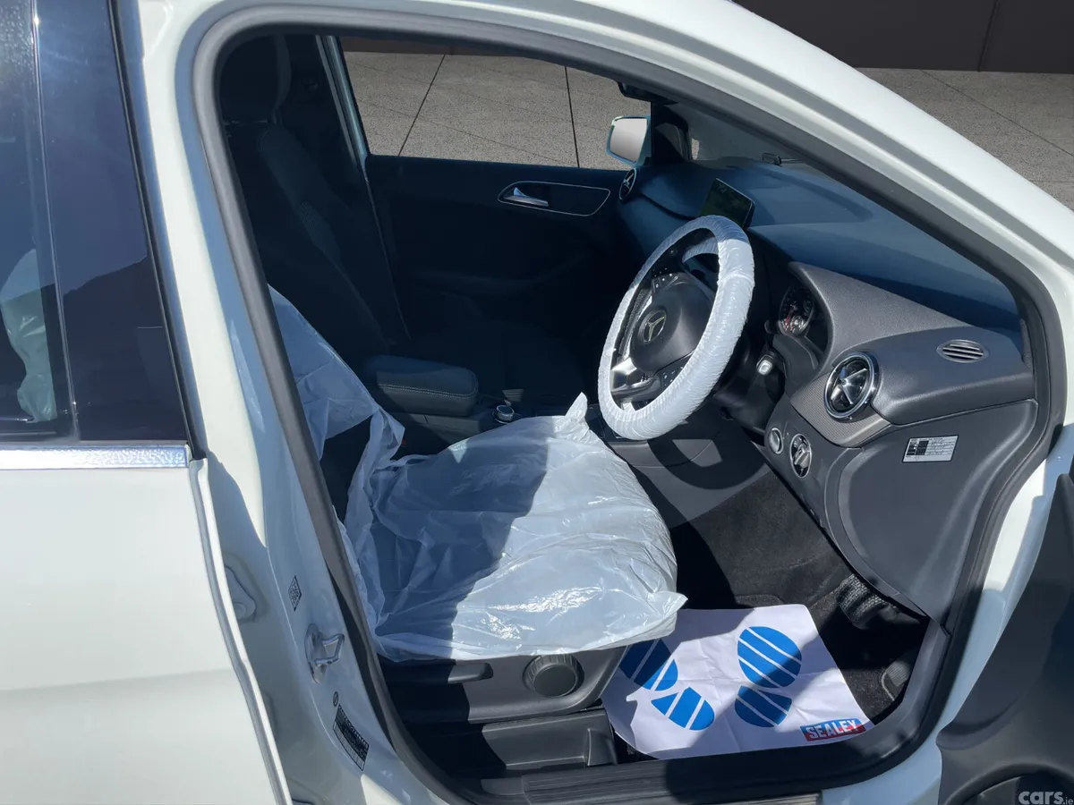 Mercedes-Benz B-Class Hatchback, Petrol, 2017, White