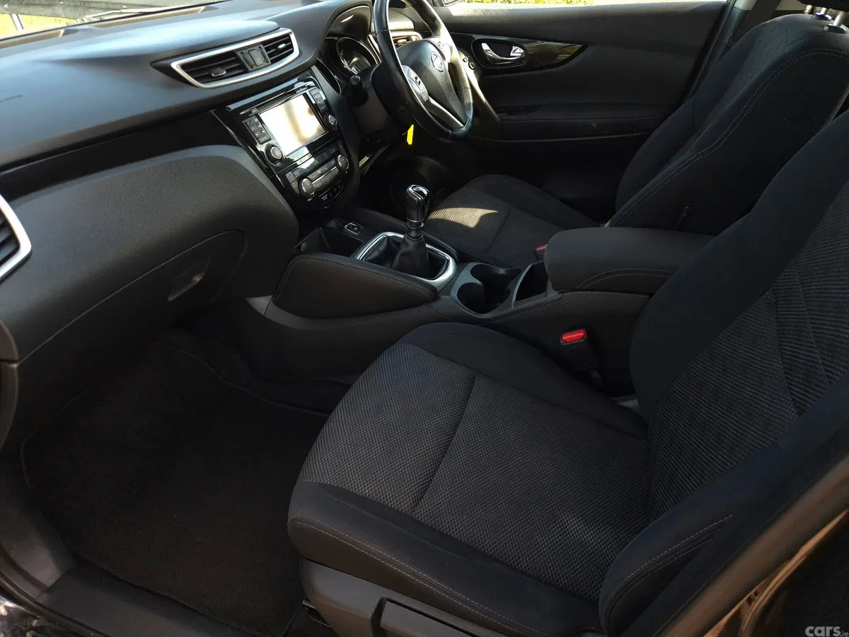 Nissan Qashqai SUV, Diesel, 2017, Black