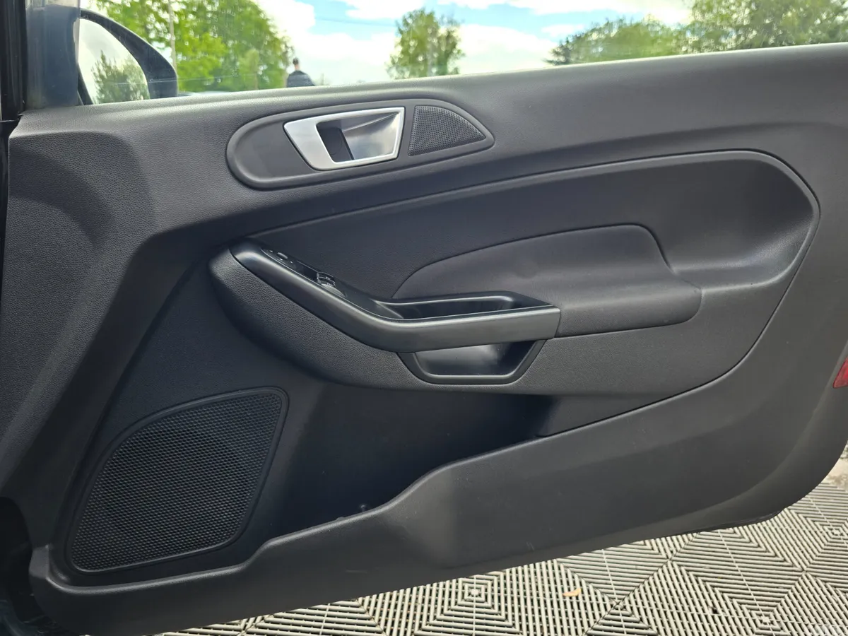 Ford Fiesta Hatchback, Petrol, 2015, Black