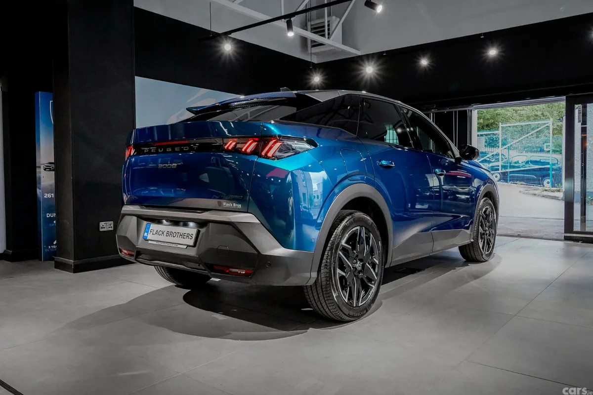 Peugeot 3008 MPV, Petrol Hybrid, 2025, Blue