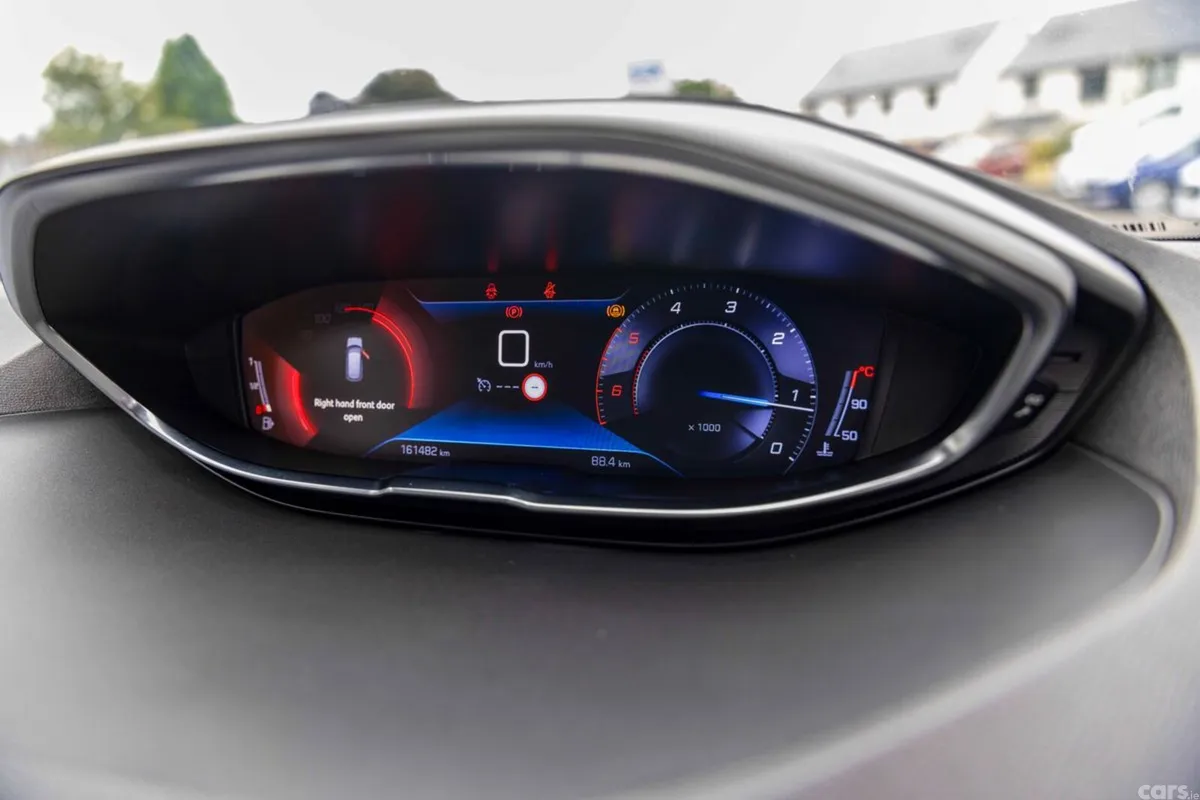Peugeot 3008 MPV, Diesel, 2020, Red