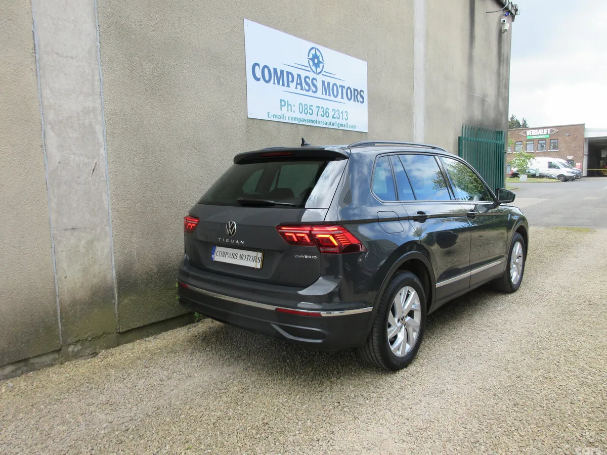 Volkswagen Tiguan SUV, Petrol Hybrid, 2022, Grey