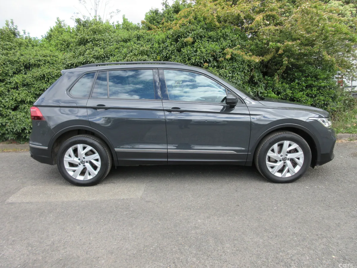 Volkswagen Tiguan SUV, Petrol Hybrid, 2022, Grey