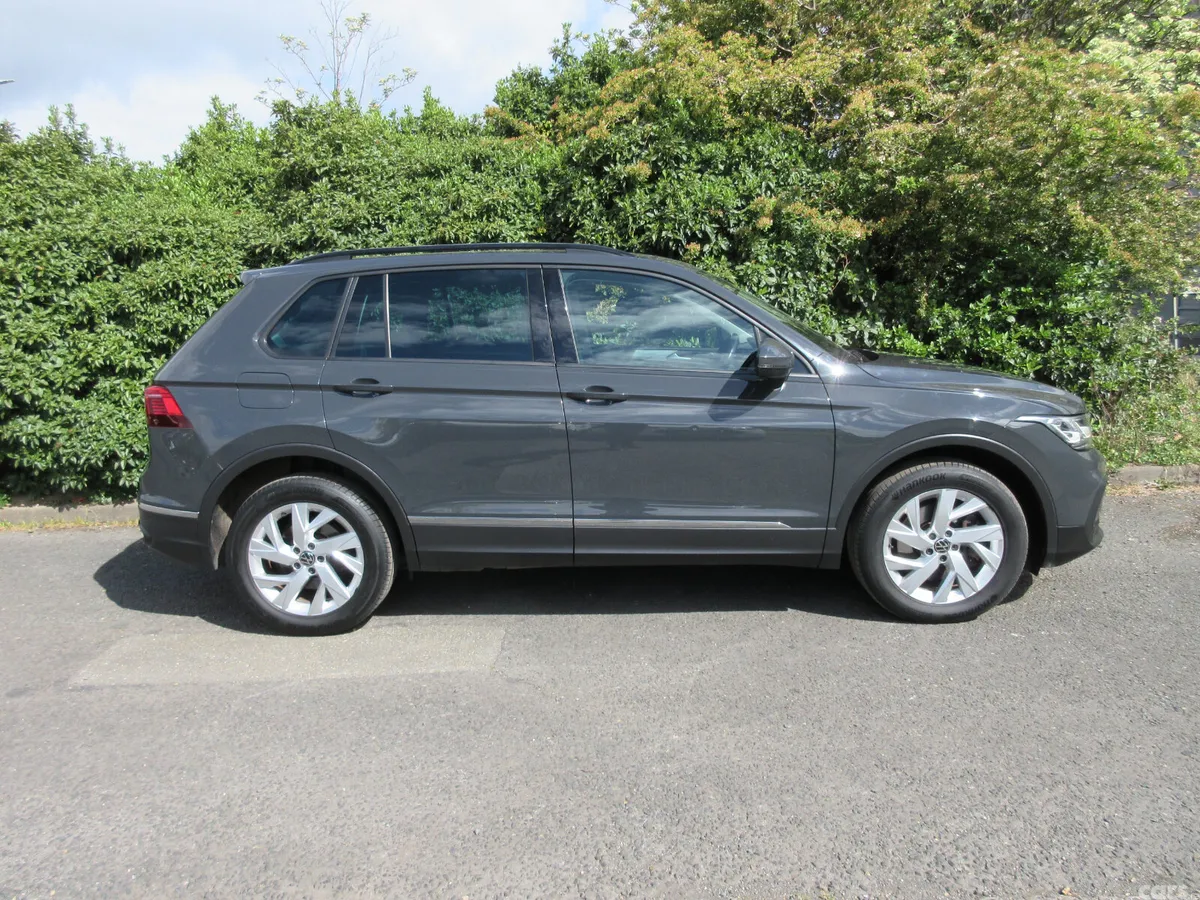 Volkswagen Tiguan SUV, Petrol Hybrid, 2022, Grey