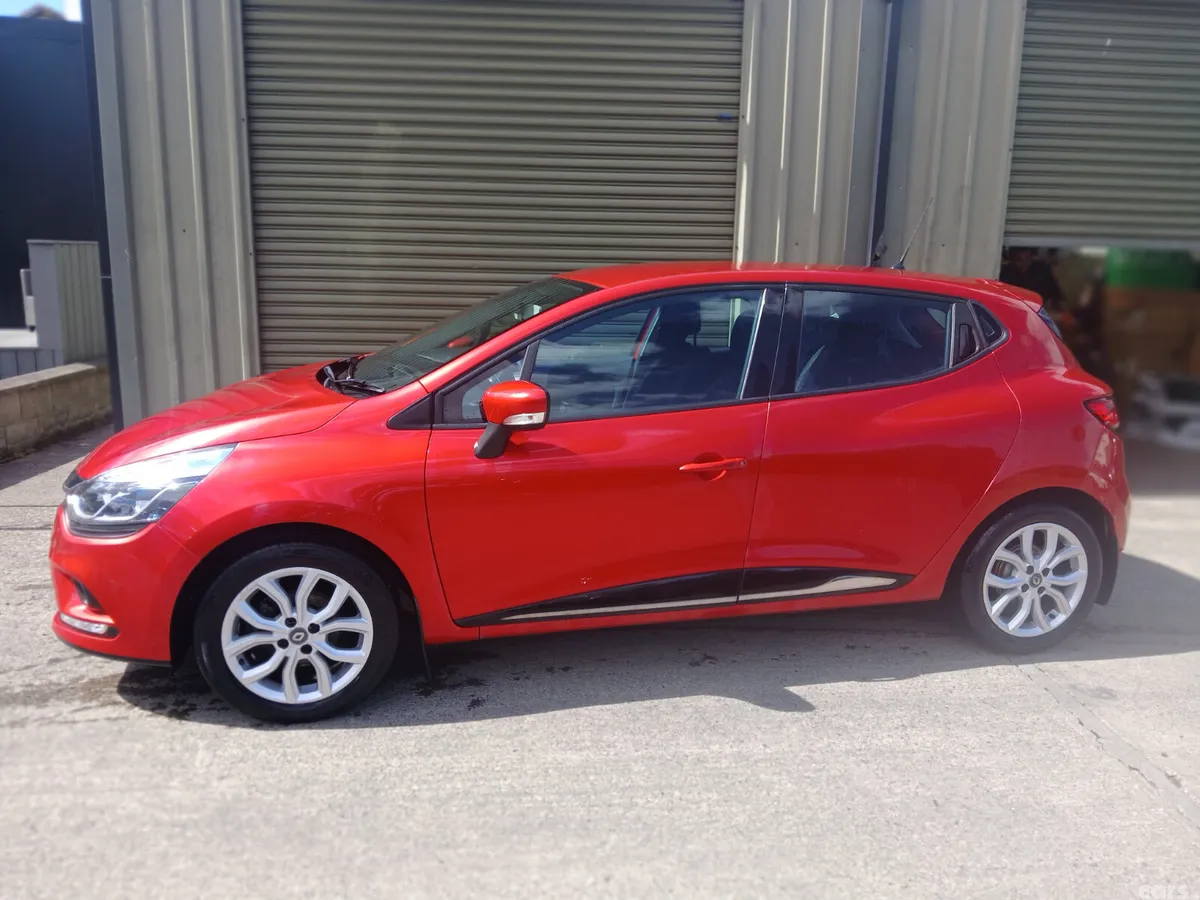 Renault Clio Hatchback, Petrol, 2019, Red