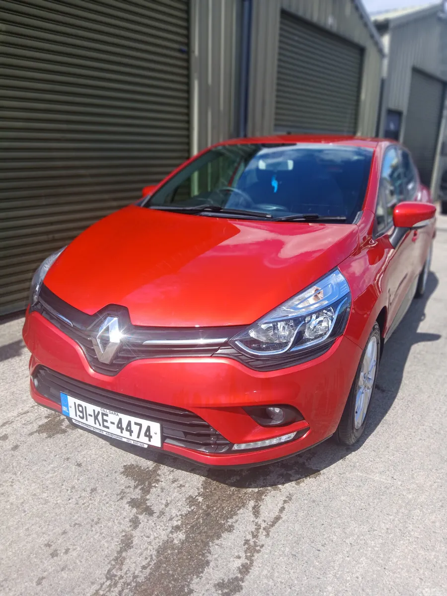 Renault Clio Hatchback, Petrol, 2019, Red