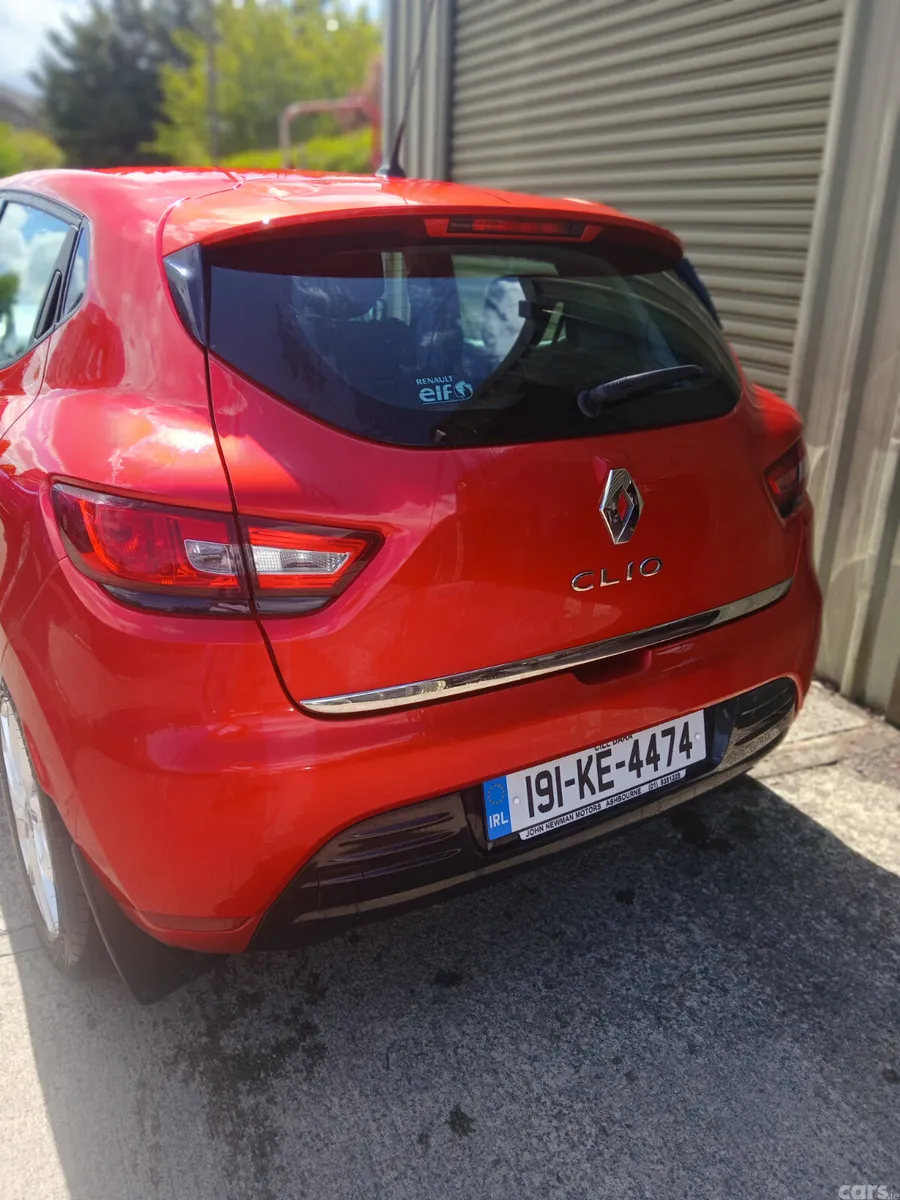 Renault Clio Hatchback, Petrol, 2019, Red