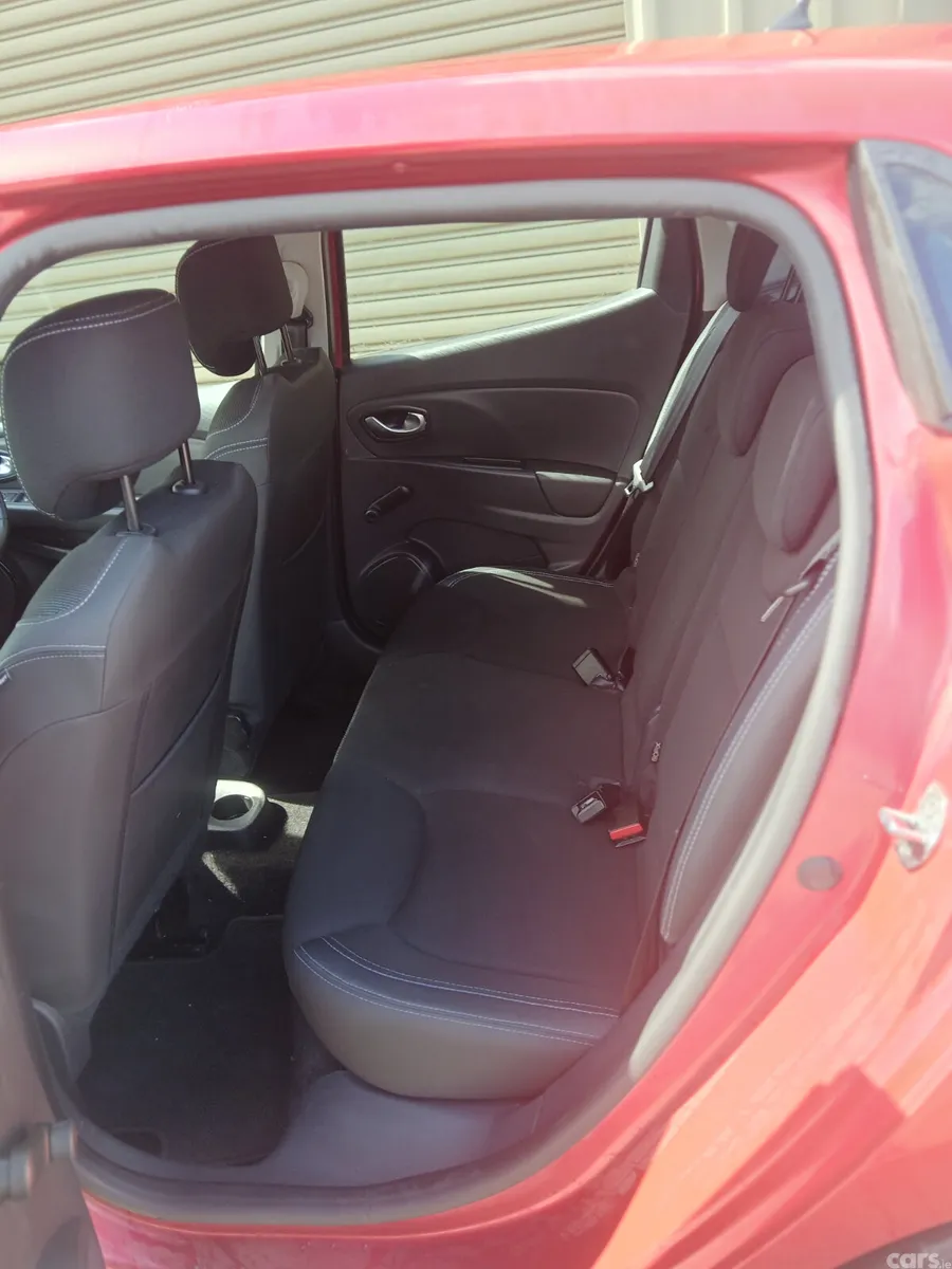 Renault Clio Hatchback, Petrol, 2019, Red