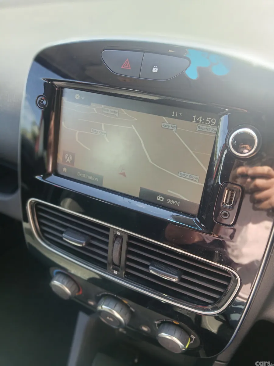 Renault Clio Hatchback, Petrol, 2019, Red