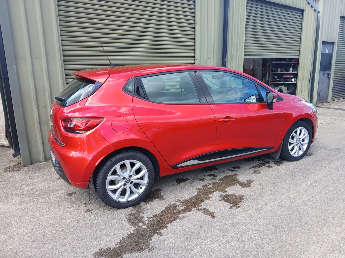 Renault Clio Hatchback, Petrol, 2019, Red