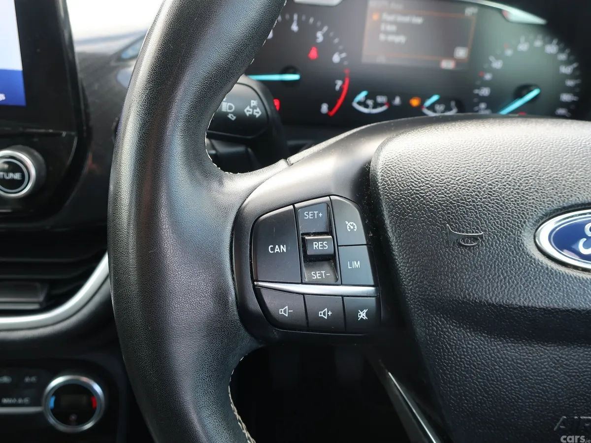 Ford Puma MPV, Petrol Hybrid, 2021, Red