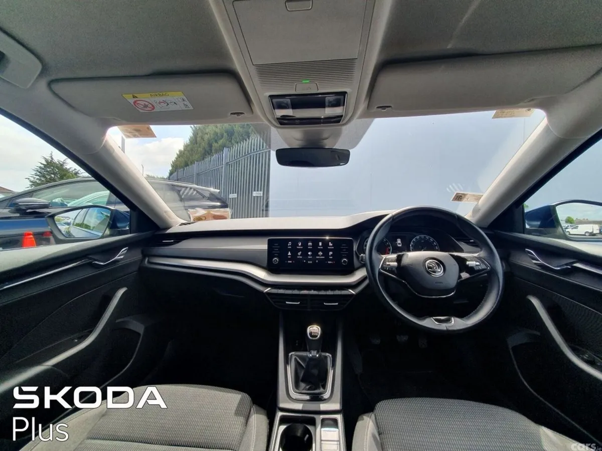 Skoda Octavia Saloon, Diesel, 2023, Blue