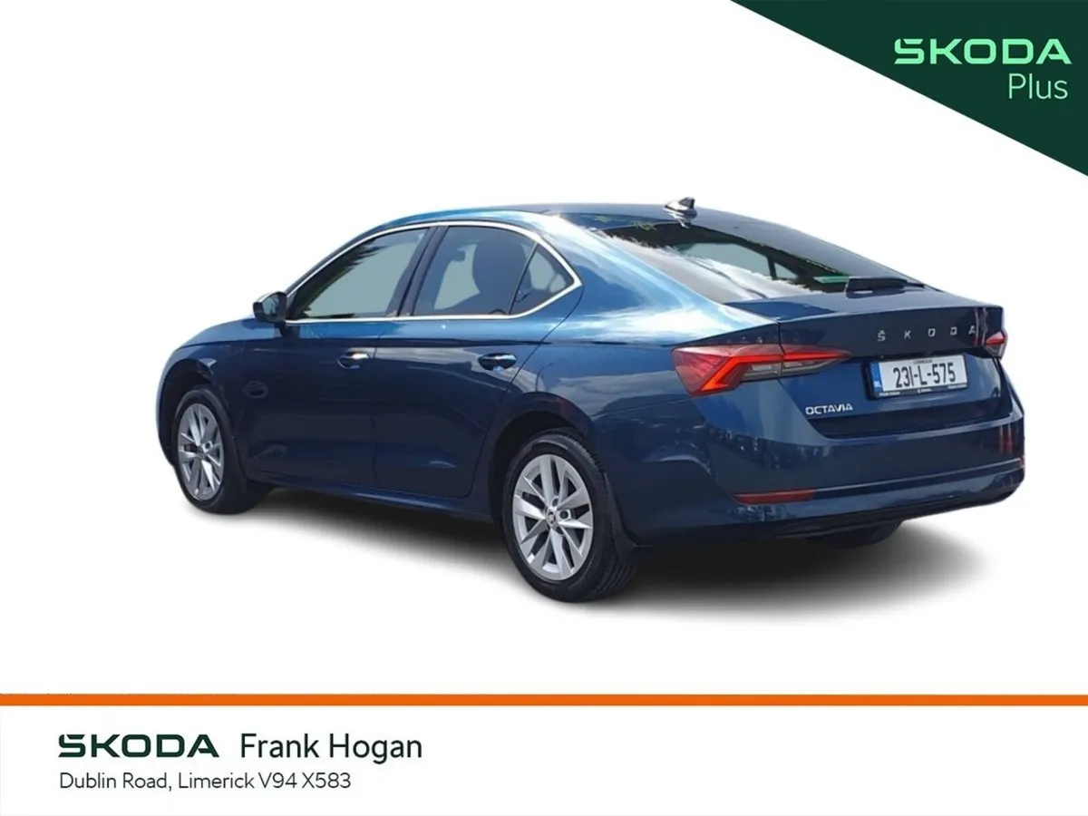 Skoda Octavia Saloon, Diesel, 2023, Blue