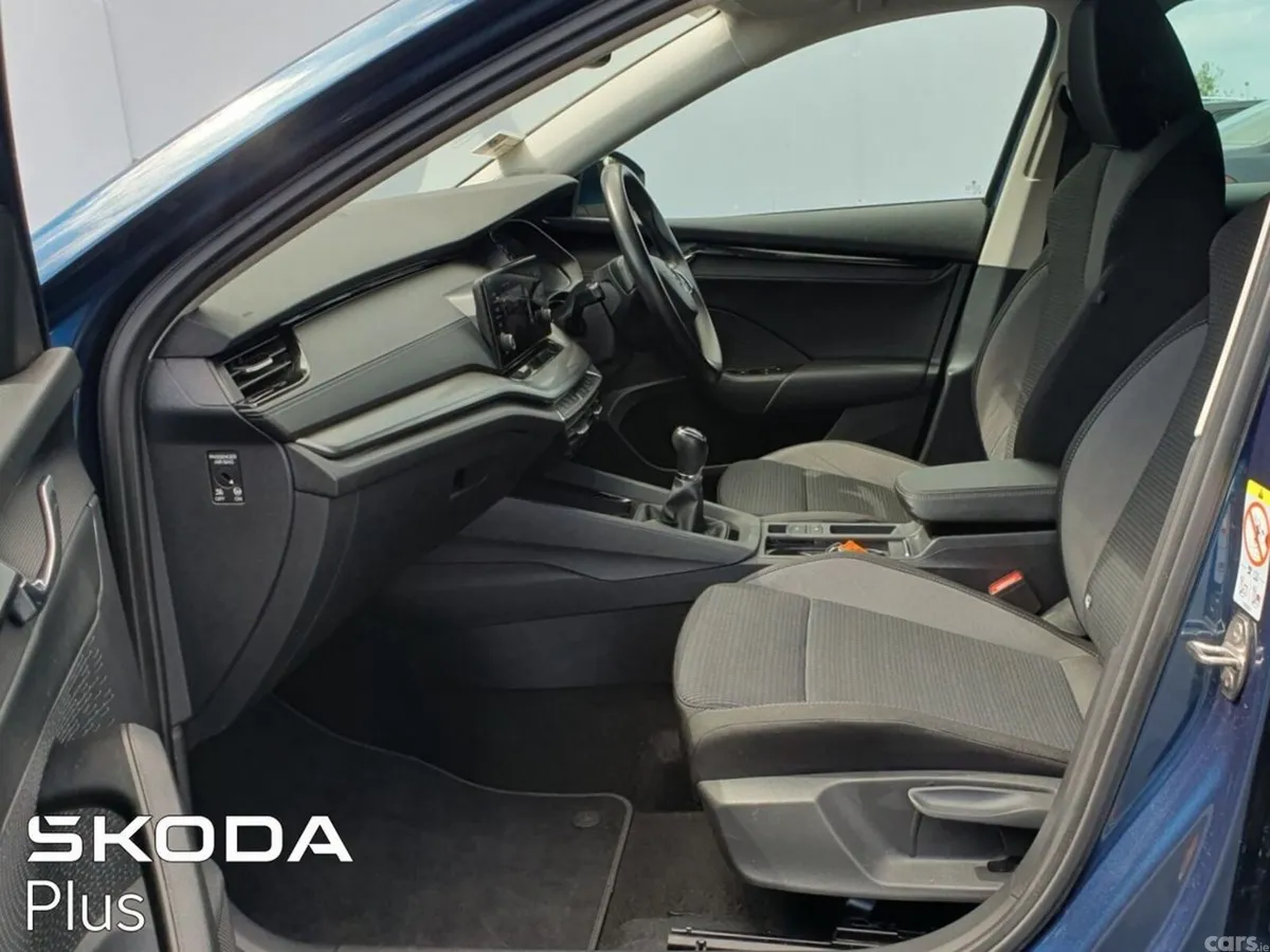Skoda Octavia Saloon, Diesel, 2023, Blue