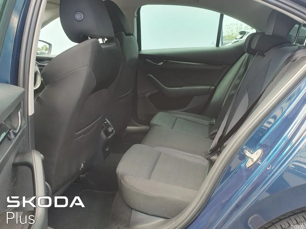 Skoda Octavia Saloon, Diesel, 2023, Blue