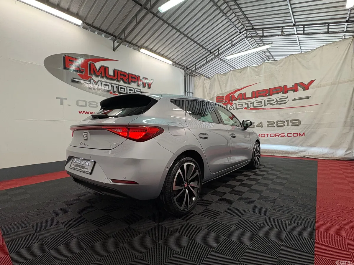 SEAT Leon Hatchback, Diesel, 2022, Silver