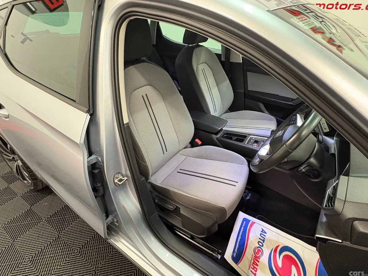 SEAT Leon Hatchback, Diesel, 2022, Silver