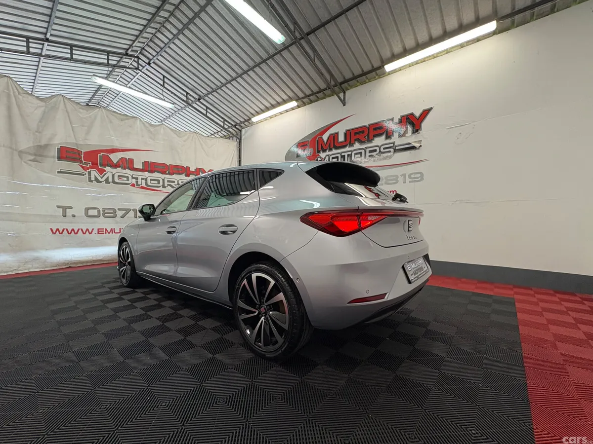 SEAT Leon Hatchback, Diesel, 2022, Silver