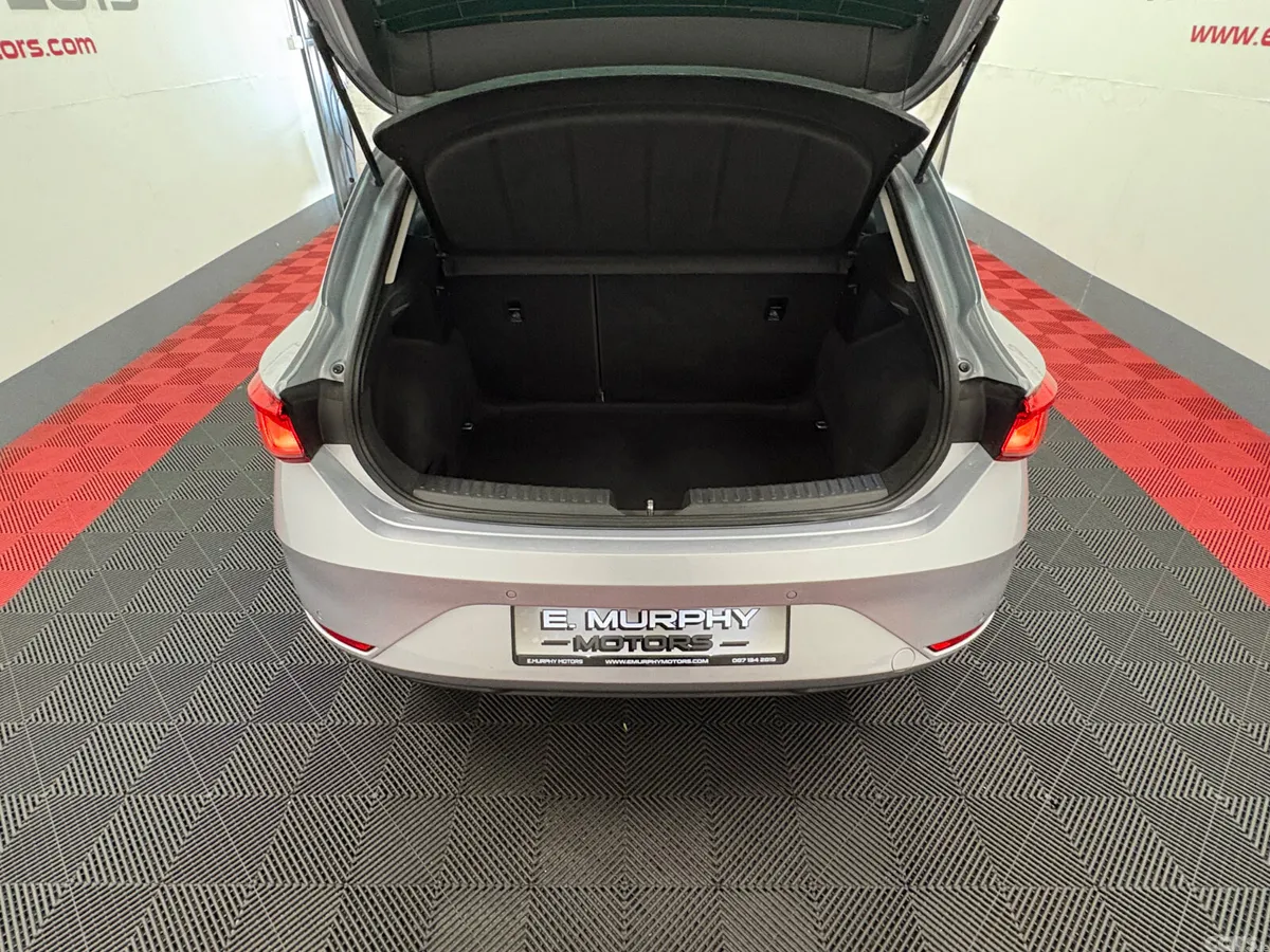 SEAT Leon Hatchback, Diesel, 2022, Silver