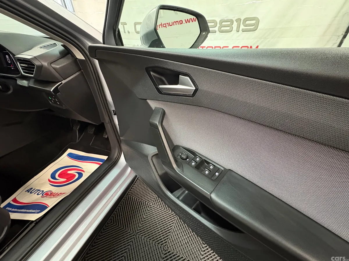 SEAT Leon Hatchback, Diesel, 2022, Silver