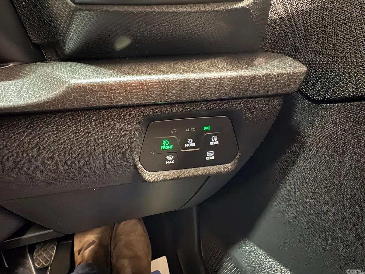SEAT Leon Hatchback, Diesel, 2022, Silver