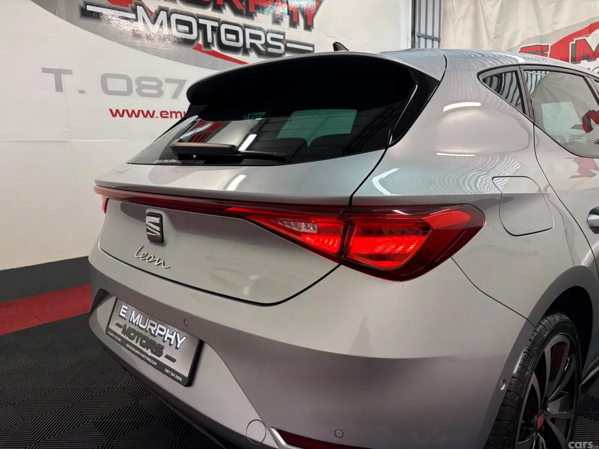 SEAT Leon Hatchback, Diesel, 2022, Silver