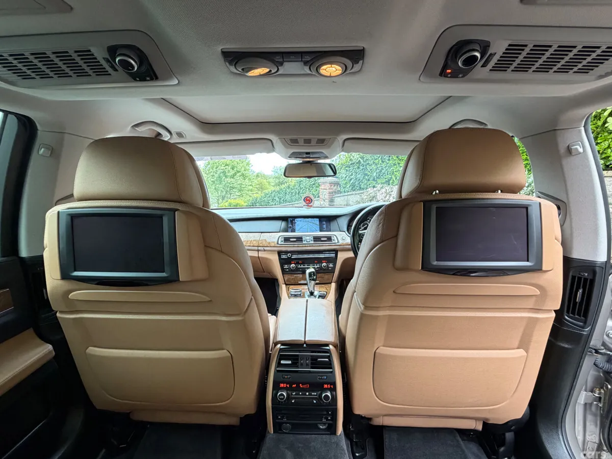 BMW 7-Series Saloon, Petrol, 2010, Silver