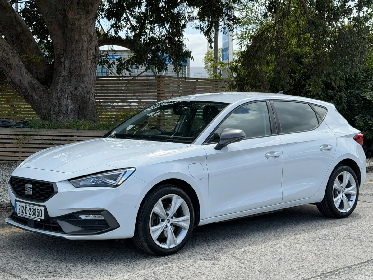 SEAT Leon Hatchback, Petrol Plug-in Hybrid, 2021, White