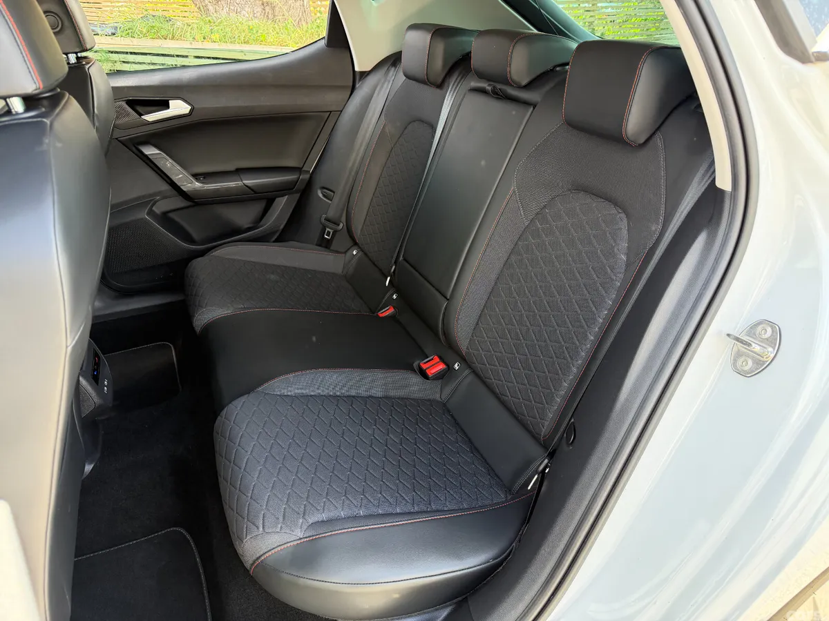 SEAT Leon Hatchback, Petrol Plug-in Hybrid, 2021, White