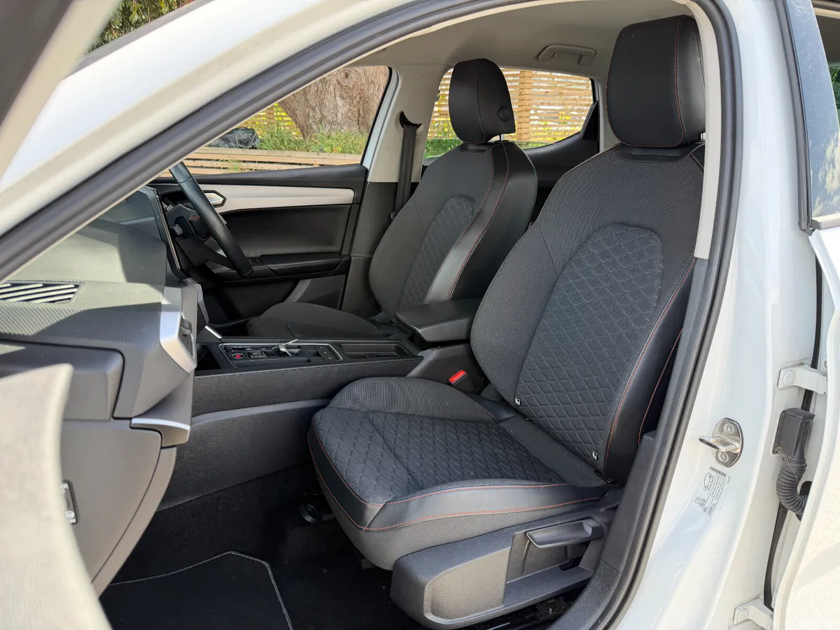 SEAT Leon Hatchback, Petrol Plug-in Hybrid, 2021, White