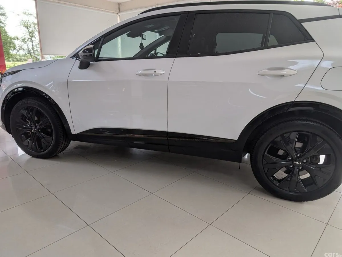Kia Sportage SUV, Petrol Plug-in Hybrid, 2025, White