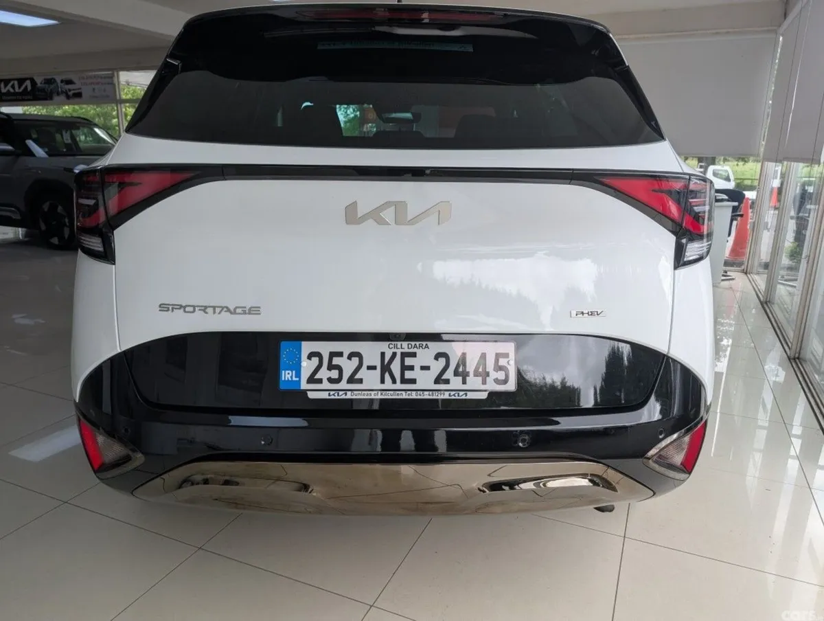Kia Sportage SUV, Petrol Plug-in Hybrid, 2025, White