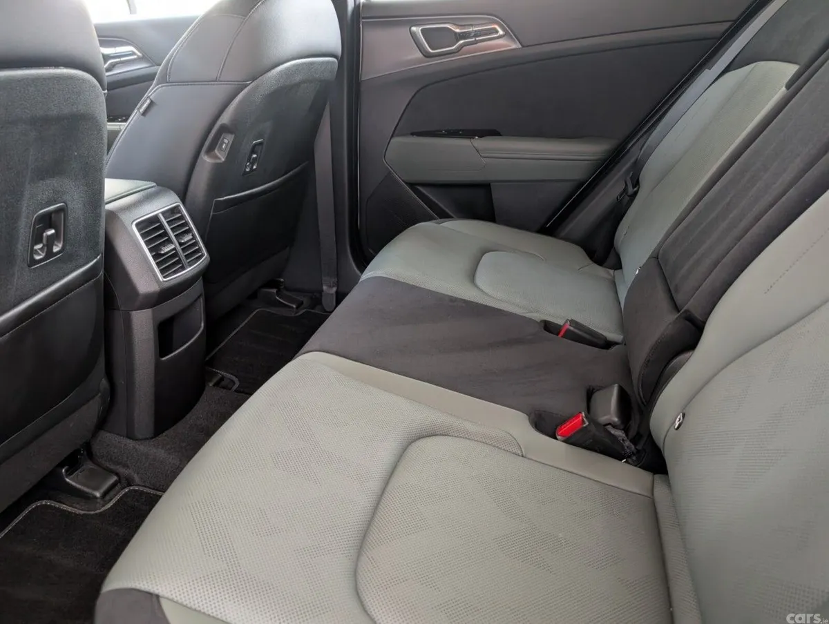 Kia Sportage SUV, Petrol Plug-in Hybrid, 2025, White