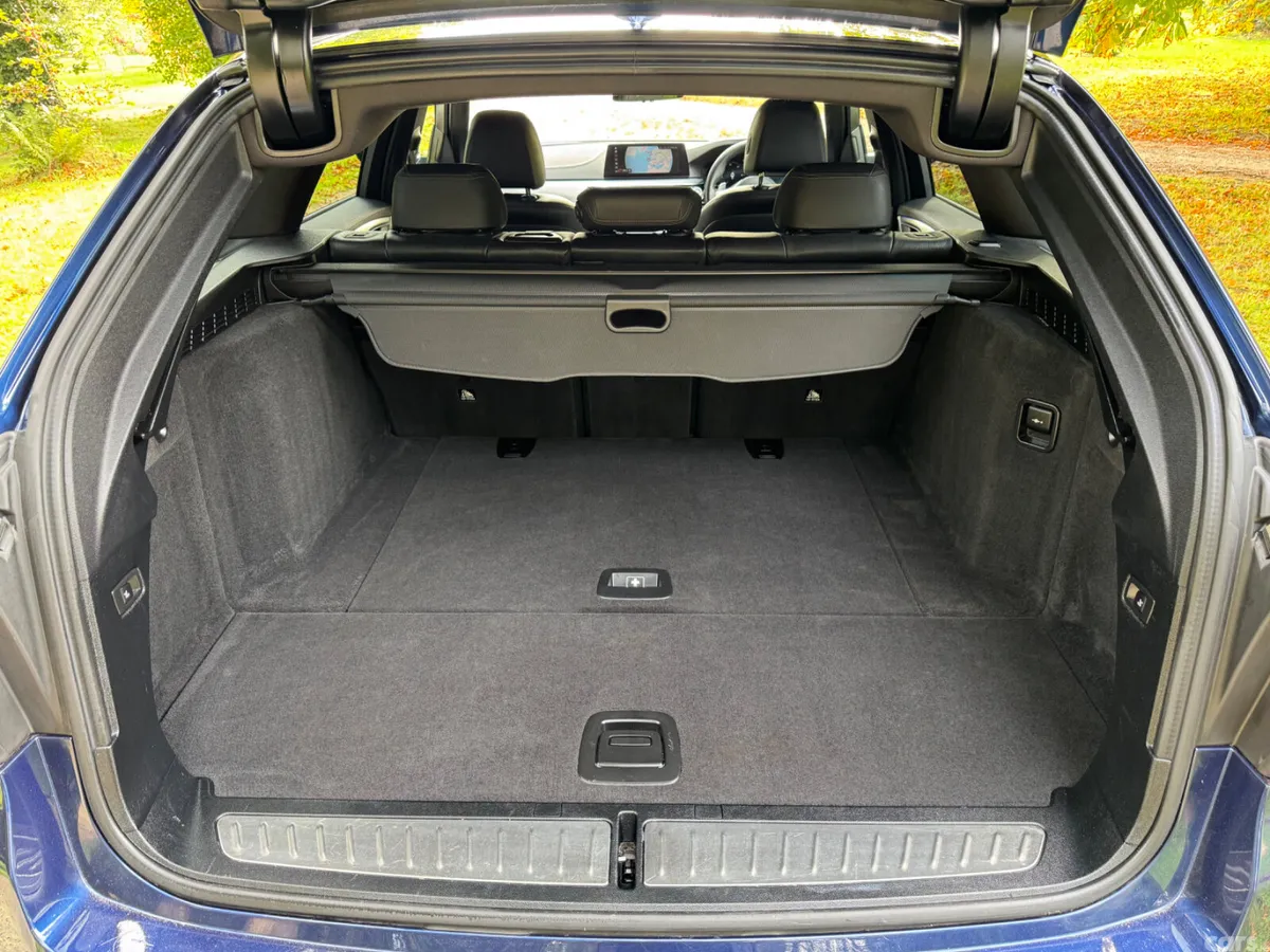 BMW 5-Series Estate, Diesel, 2019, Blue