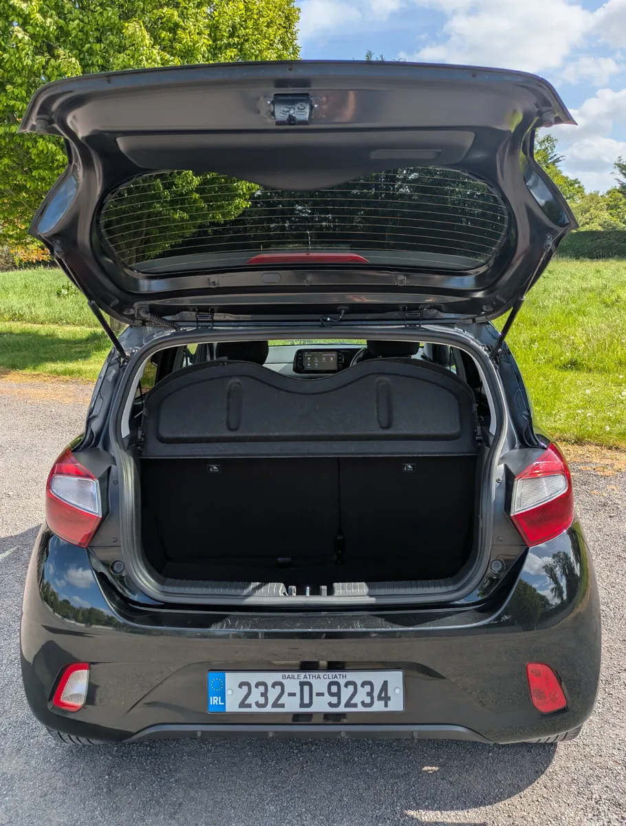 Hyundai i10 Hatchback, Petrol, 2023, Black